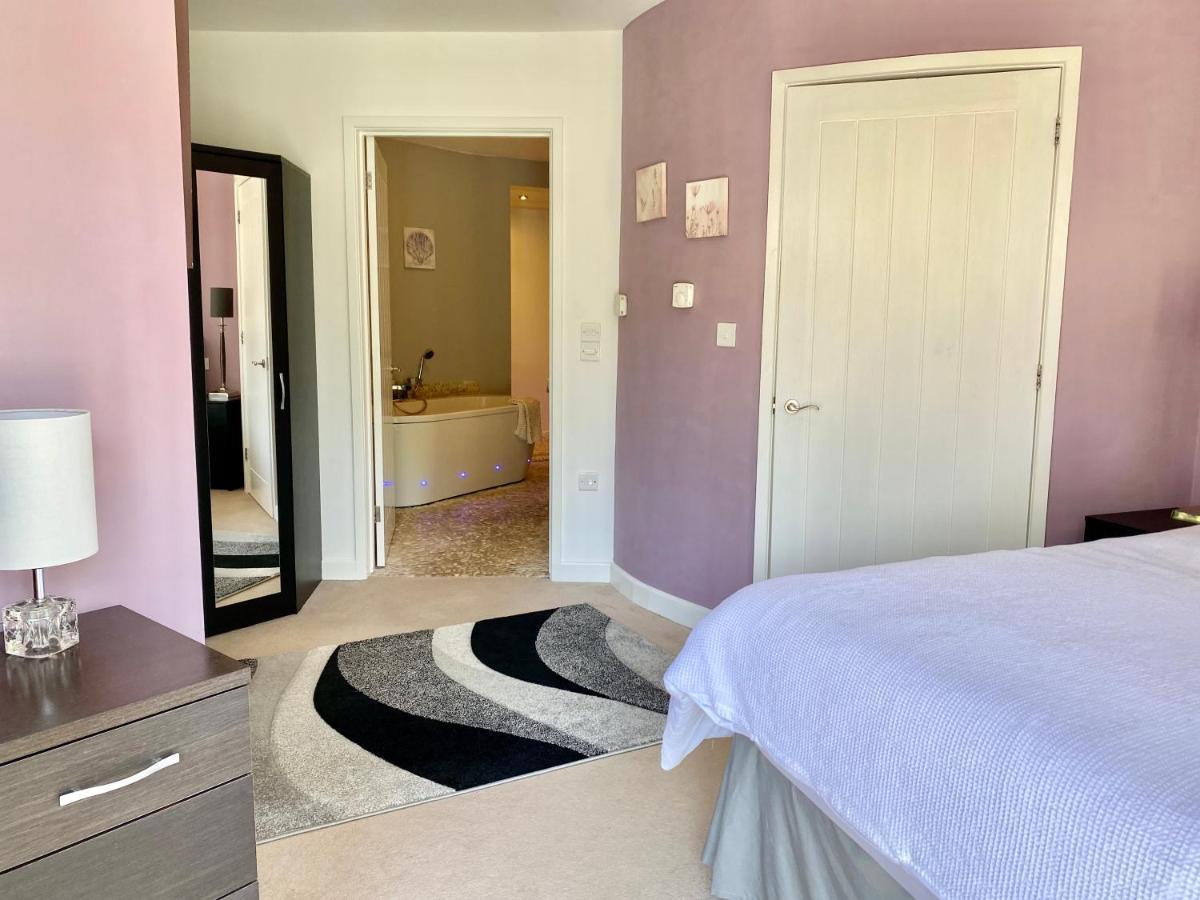One Of The Best Properties In Lyme! Breathtaking Views Across The Whole Bay. 3 Stories With 2 Tier Veranda Around The Property. Sleeps 6 Lyme Regis Exteriér fotografie