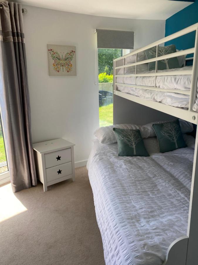 One Of The Best Properties In Lyme! Breathtaking Views Across The Whole Bay. 3 Stories With 2 Tier Veranda Around The Property. Sleeps 6 Lyme Regis Exteriér fotografie
