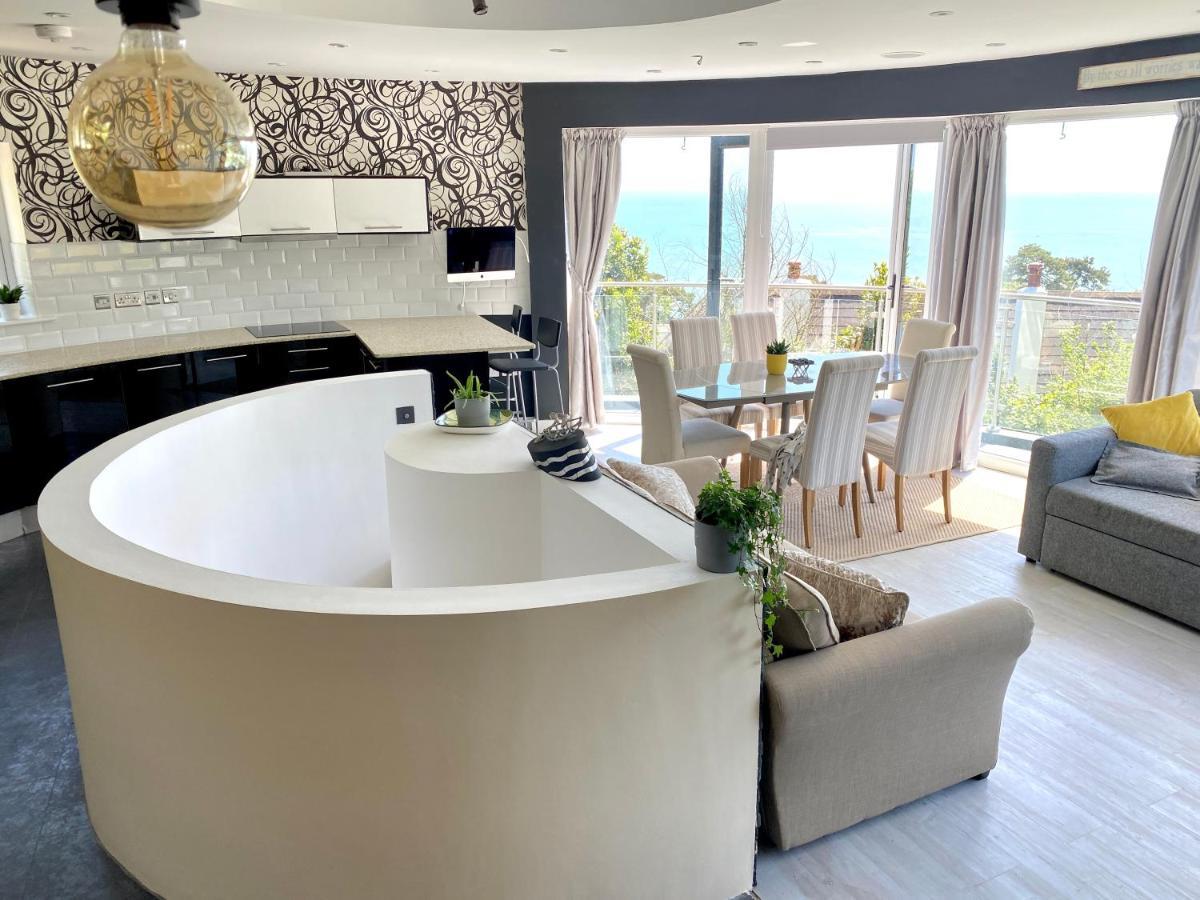 One Of The Best Properties In Lyme! Breathtaking Views Across The Whole Bay. 3 Stories With 2 Tier Veranda Around The Property. Sleeps 6 Lyme Regis Exteriér fotografie