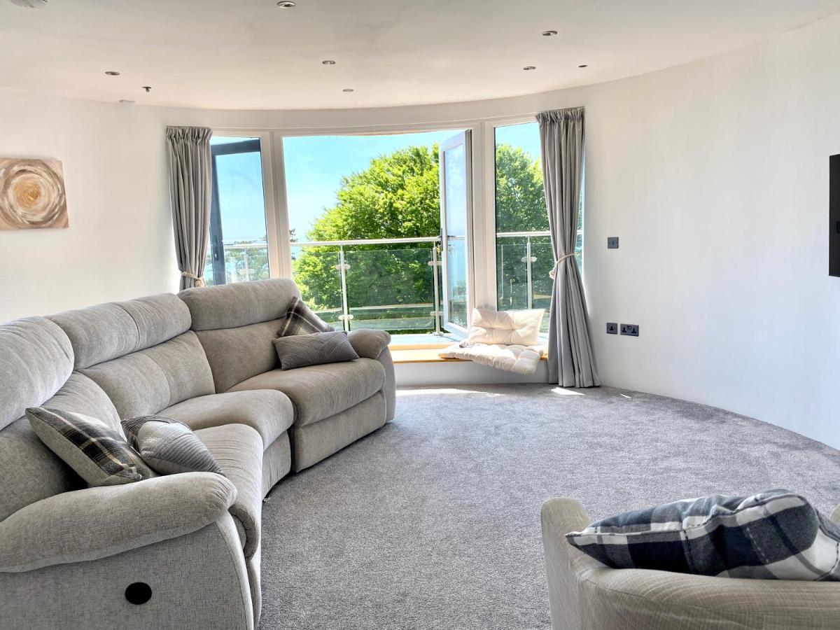 One Of The Best Properties In Lyme! Breathtaking Views Across The Whole Bay. 3 Stories With 2 Tier Veranda Around The Property. Sleeps 6 Lyme Regis Exteriér fotografie