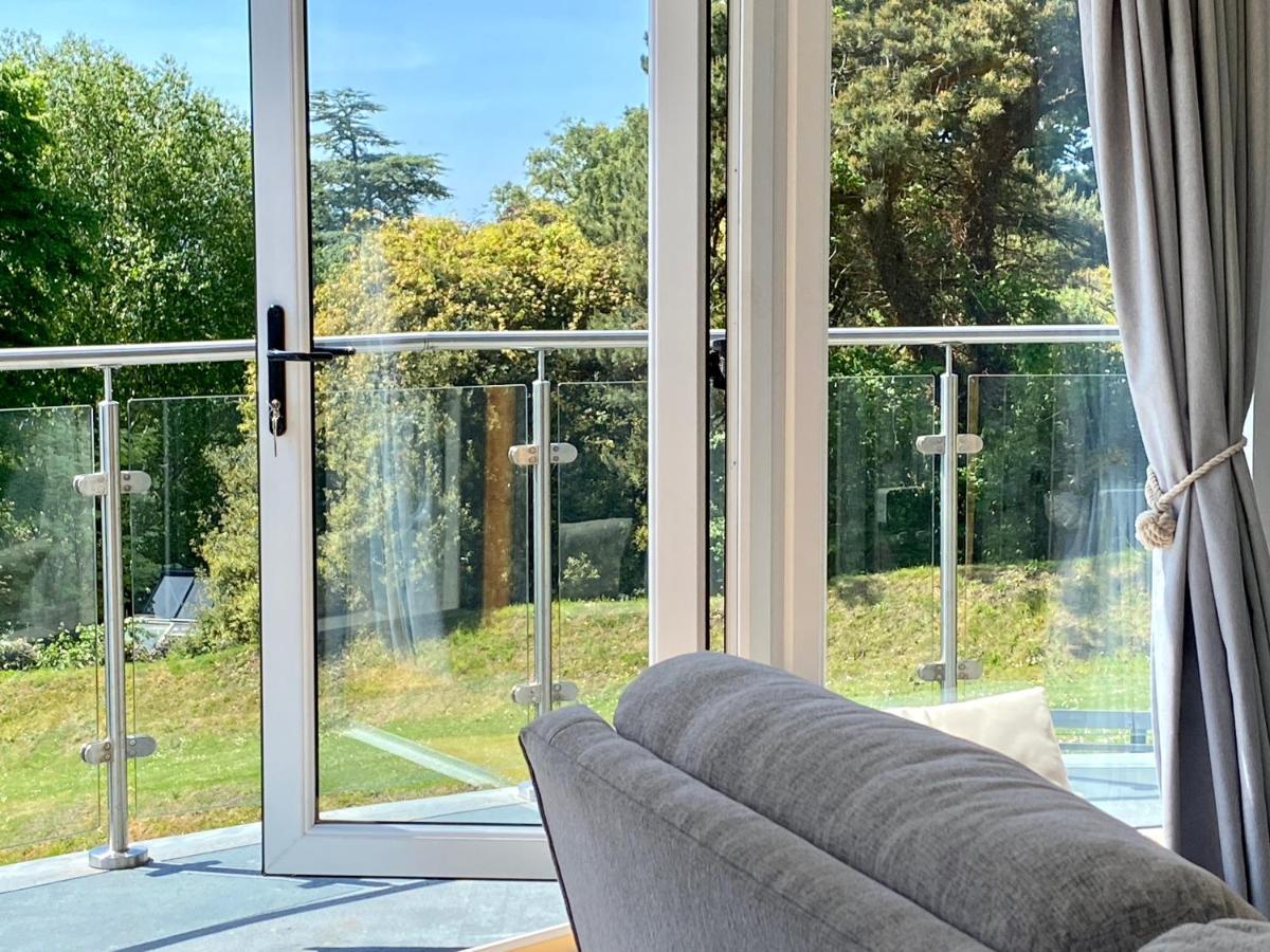 One Of The Best Properties In Lyme! Breathtaking Views Across The Whole Bay. 3 Stories With 2 Tier Veranda Around The Property. Sleeps 6 Lyme Regis Exteriér fotografie