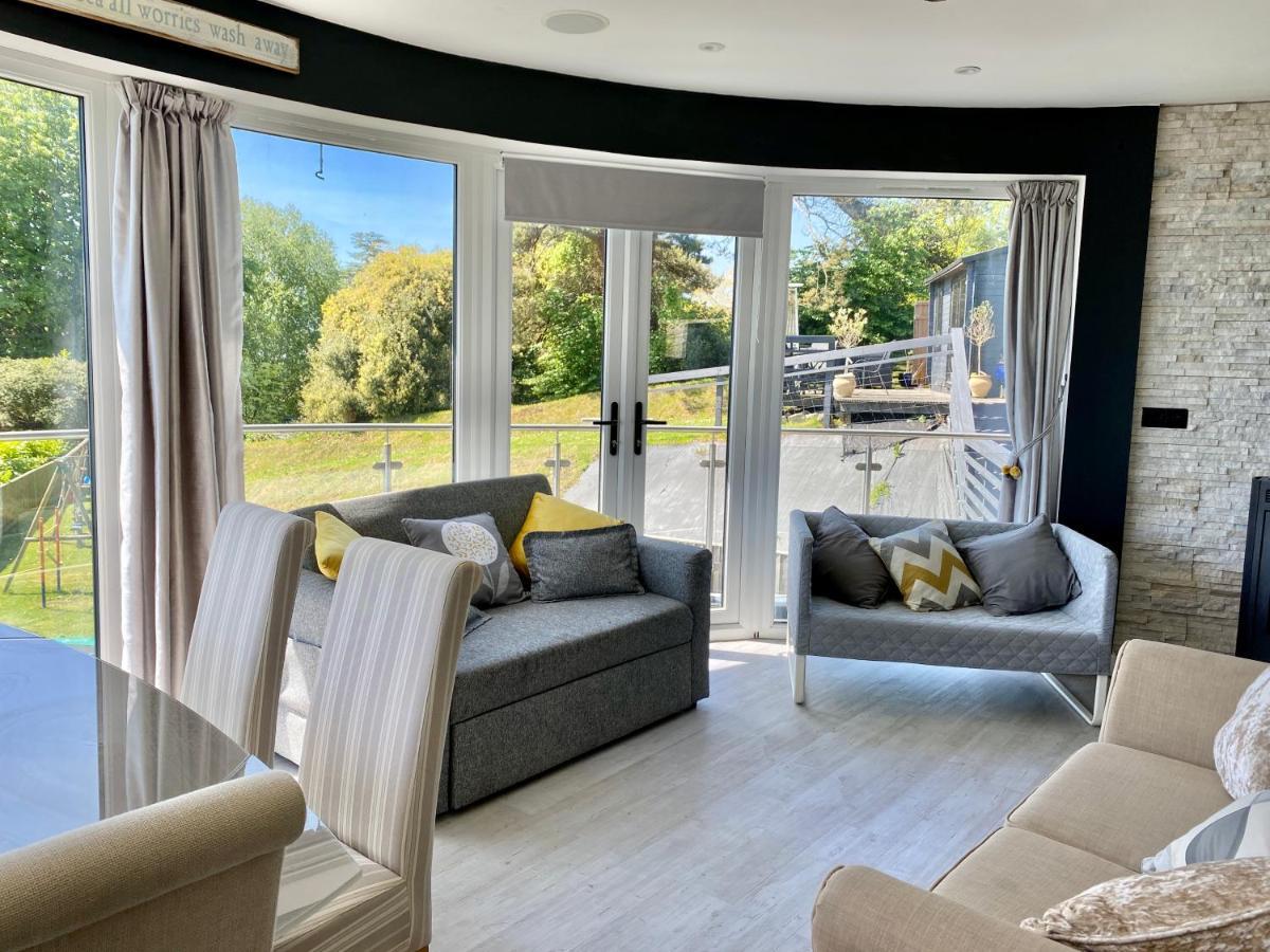 One Of The Best Properties In Lyme! Breathtaking Views Across The Whole Bay. 3 Stories With 2 Tier Veranda Around The Property. Sleeps 6 Lyme Regis Exteriér fotografie