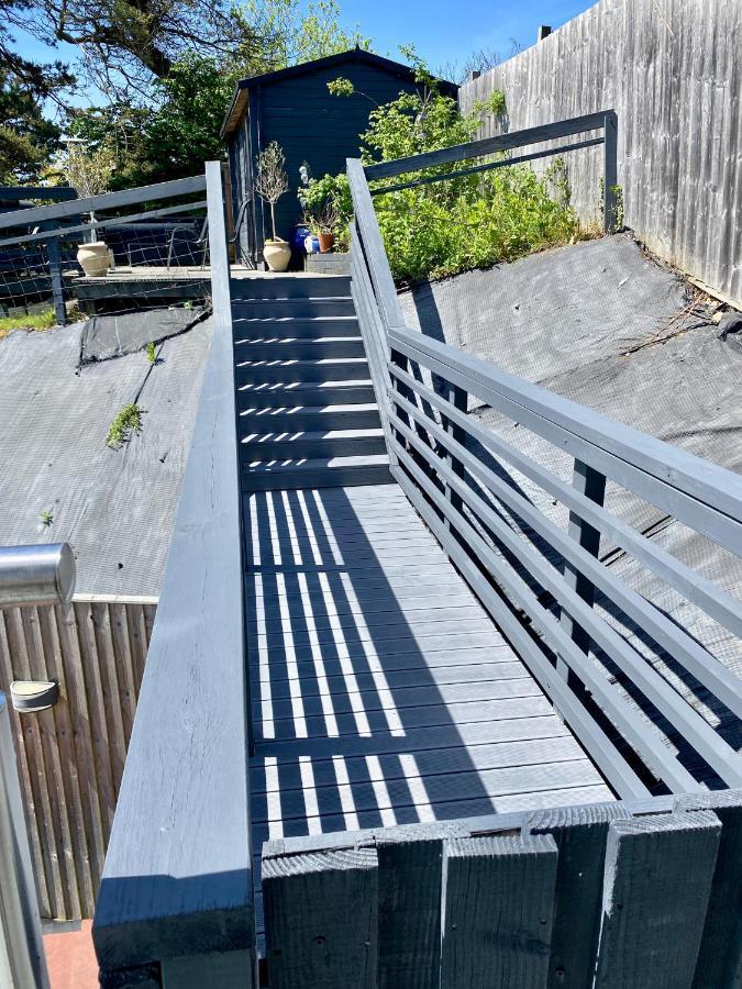 One Of The Best Properties In Lyme! Breathtaking Views Across The Whole Bay. 3 Stories With 2 Tier Veranda Around The Property. Sleeps 6 Lyme Regis Exteriér fotografie