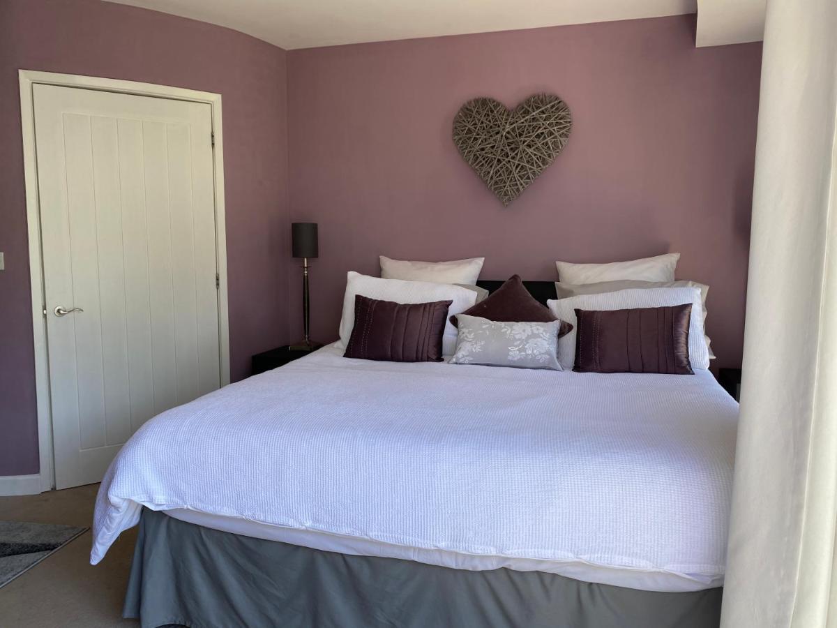 One Of The Best Properties In Lyme! Breathtaking Views Across The Whole Bay. 3 Stories With 2 Tier Veranda Around The Property. Sleeps 6 Lyme Regis Exteriér fotografie