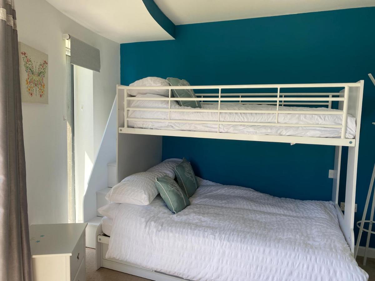 One Of The Best Properties In Lyme! Breathtaking Views Across The Whole Bay. 3 Stories With 2 Tier Veranda Around The Property. Sleeps 6 Lyme Regis Exteriér fotografie
